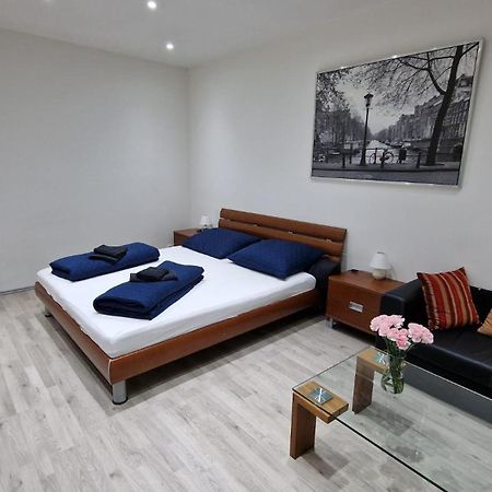 Apartment Flora - Late Check-Out At Noon 12 O Clock For Free ブラチスラヴァ エクステリア 写真